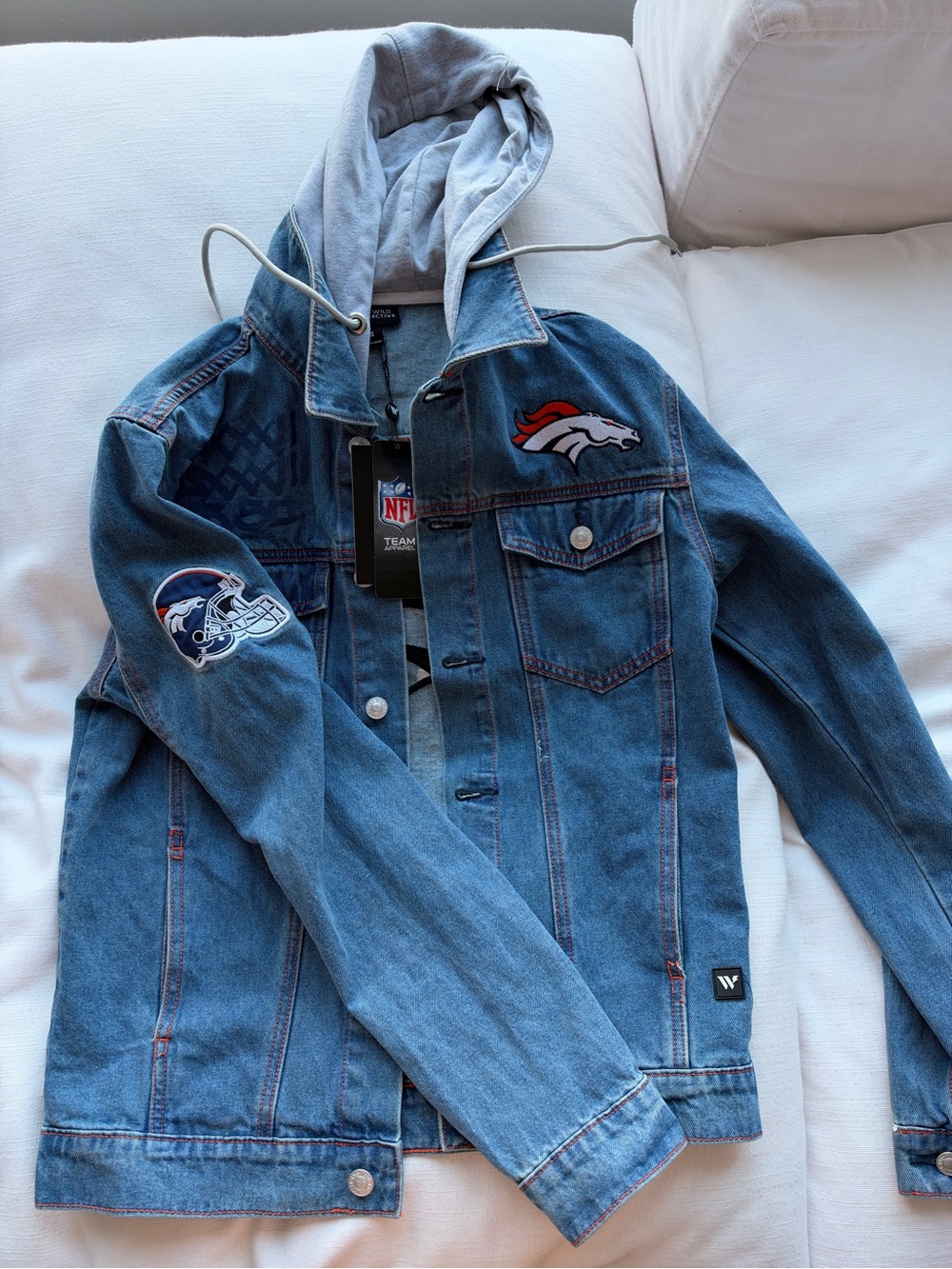 NEW w tags NFL Denver Broncos Denim Jean Jacket official w Hood